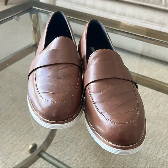 Cole Haan Brown Leather Loafers with Modern Design - Picture 3 of 9